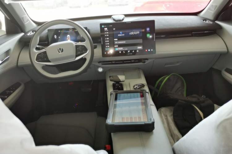 Used CHANGAN UNI-Z New Energy 2025 Model, Smart New Blue Whale 125km Battleship+ Version Center Console