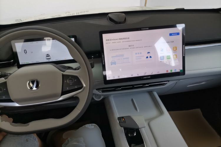 Used CHANGAN UNI-Z New Energy 2025 Smart New Blue Whale 125km Battleship Edition Center Console