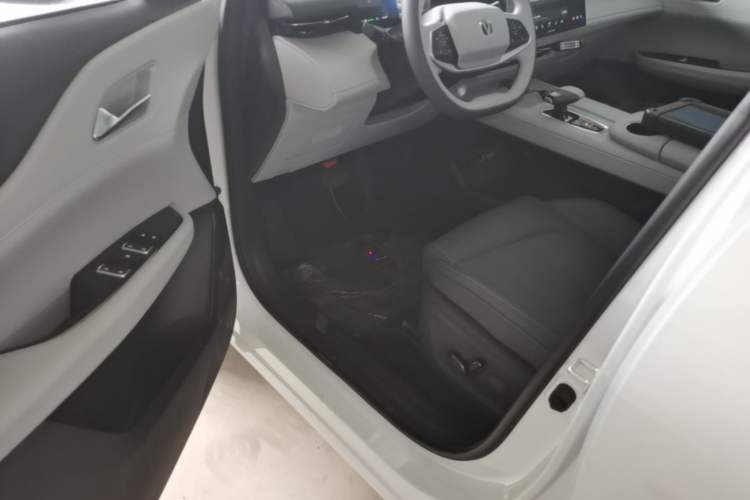 Used CHANGAN UNI-Z New Energy 2025 Model, Smart New Blue Whale 125km Battleship+ Version Driver Seat