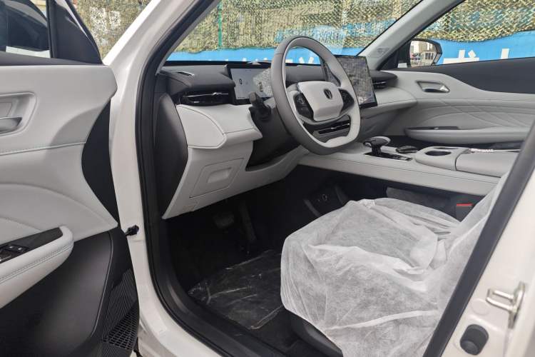 Used CHANGAN UNI-Z New Energy 2025 Smart New Blue Whale 125km Battleship Edition Driver Seat