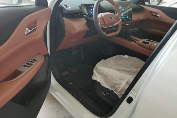 Used CHANGAN UNI-Z New Energy 2025 Model, Smart New Blue Whale 125km Battleship+ Version Driver Seat