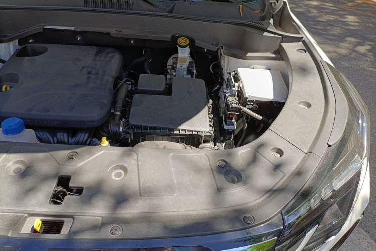 Used CHANGAN UNI-Z New Energy 2025 Model, Smart New Blue Whale 125km Ultra-Strong Version Engine Bay Left