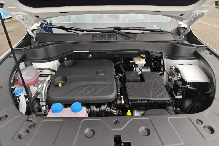 Used CHANGAN UNI-Z New Energy 2025 Smart New Blue Whale 125km Battleship Edition Engine Bay