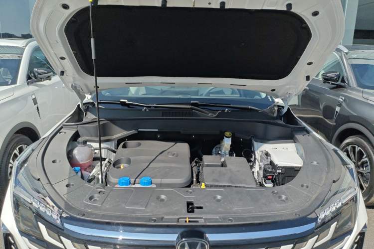 Used CHANGAN UNI-Z New Energy 2025 Model, Smart New Blue Whale 125km Ultra-Strong Version Engine Bay