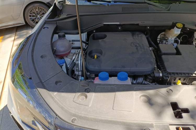Used CHANGAN UNI-Z New Energy 2025 Model, Smart New Blue Whale 125km Ultra-Strong Version Engine Bay Right