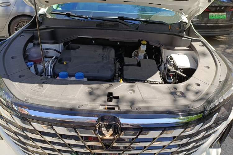 Used CHANGAN UNI-Z New Energy 2025 Model, Smart New Blue Whale 125km Ultra-Strong Version Engine Bay