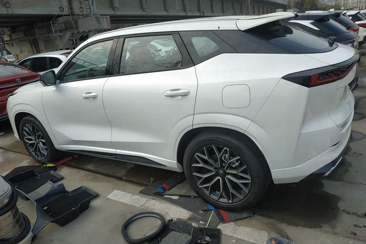 Used CHANGAN UNI-Z New Energy 2025 Model, Smart New Blue Whale 125km Battleship+ Version Exterior 3