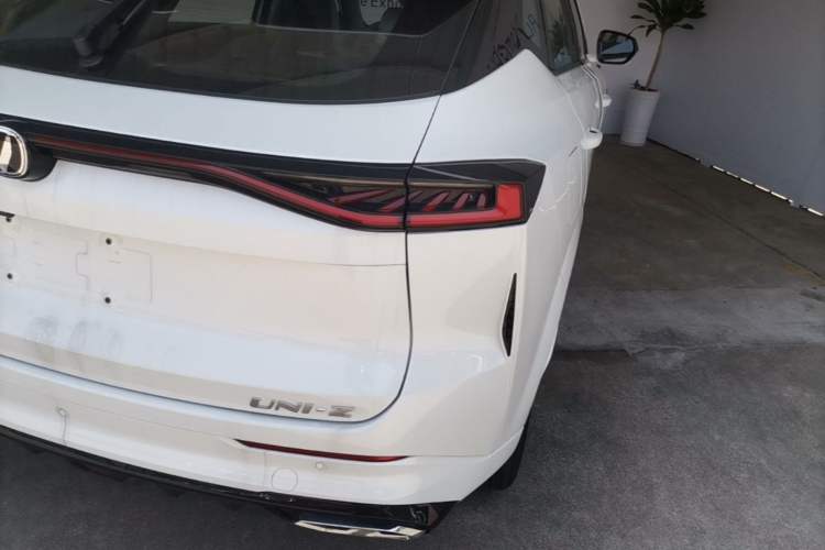 Used CHANGAN UNI-Z New Energy 2025 Smart New Blue Whale 125km Battleship Edition Exterior 3