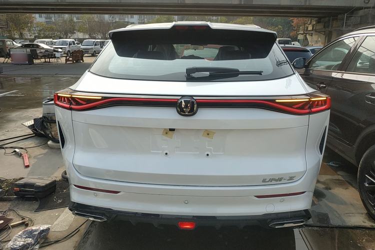 Used CHANGAN UNI-Z New Energy 2025 Model, Smart New Blue Whale 125km Battleship+ Version Exterior 4