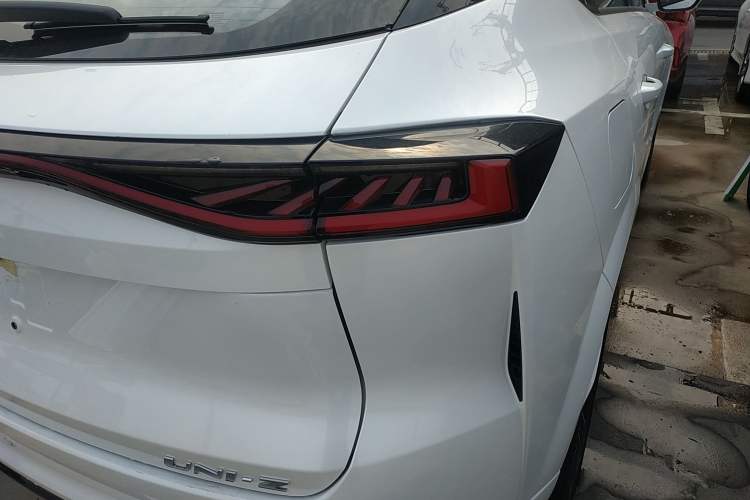 Used CHANGAN UNI-Z New Energy 2025 Model, Smart New Blue Whale 125km Battleship+ Version Exterior 6