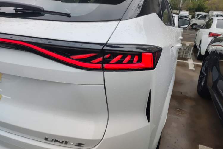 Used CHANGAN UNI-Z New Energy 2025 Model, Smart New Blue Whale 125km Battleship+ Version Exterior 6