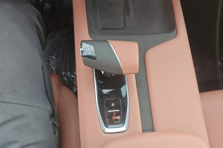 Used CHANGAN UNI-Z New Energy 2025 Model, Smart New Blue Whale 125km Battleship+ Version Gear Lever