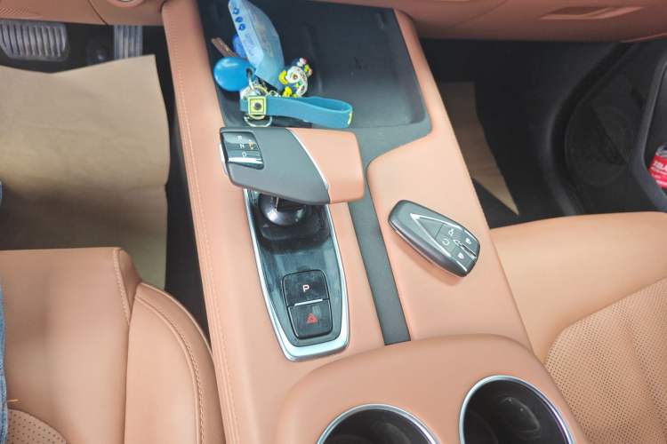 Used CHANGAN UNI-Z New Energy 2025 Model, Smart New Blue Whale 125km Battleship+ Version Gear Lever