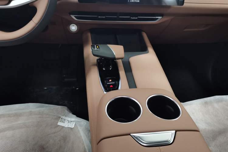 Used CHANGAN UNI-Z New Energy 2025 Model, Smart New Blue Whale 125km Battleship+ Version Gear Lever