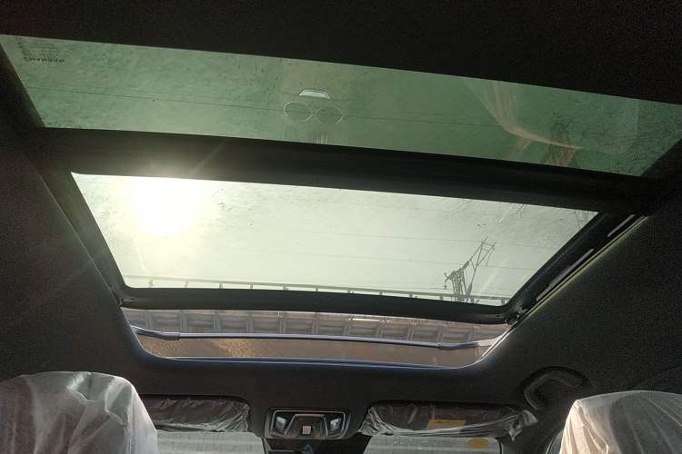 Used CHANGAN UNI-Z New Energy 2025 Model, Smart New Blue Whale 125km Battleship+ Version Headliner