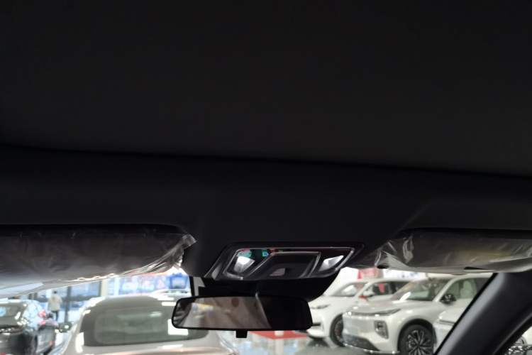 Used CHANGAN UNI-Z New Energy 2025 Model, Smart New Blue Whale 125km Battleship+ Version Headliner