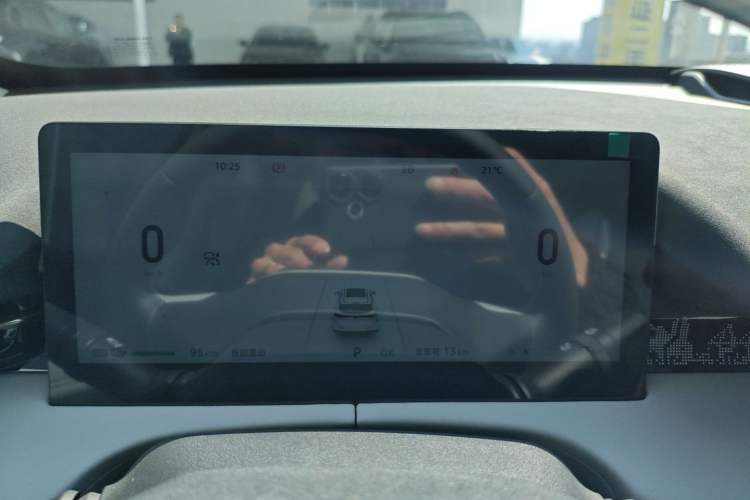 Used CHANGAN UNI-Z New Energy 2025 Model, Smart New Blue Whale 125km Ultra-Strong Version Instrument Cluster