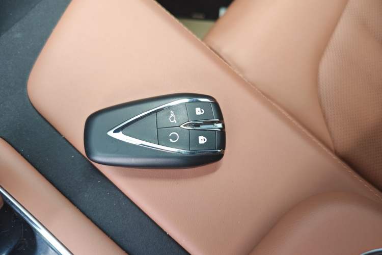 Used CHANGAN UNI-Z New Energy 2025 Model, Smart New Blue Whale 125km Battleship+ Version Interior 1