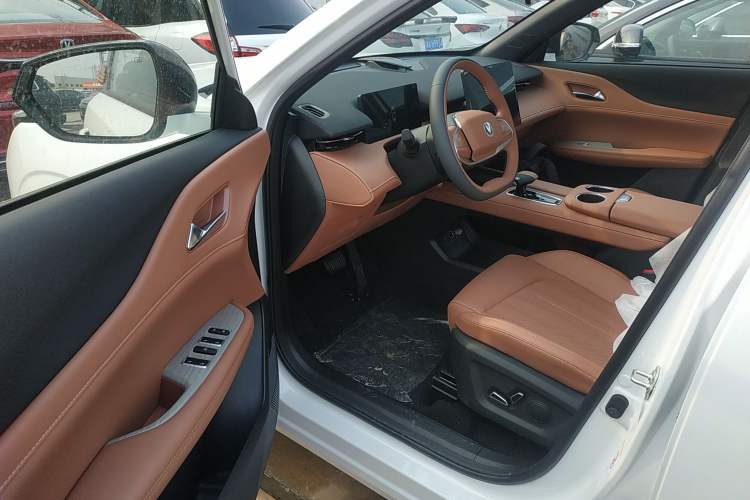 Used CHANGAN UNI-Z New Energy 2025 Model, Smart New Blue Whale 125km Battleship+ Version Interior 3