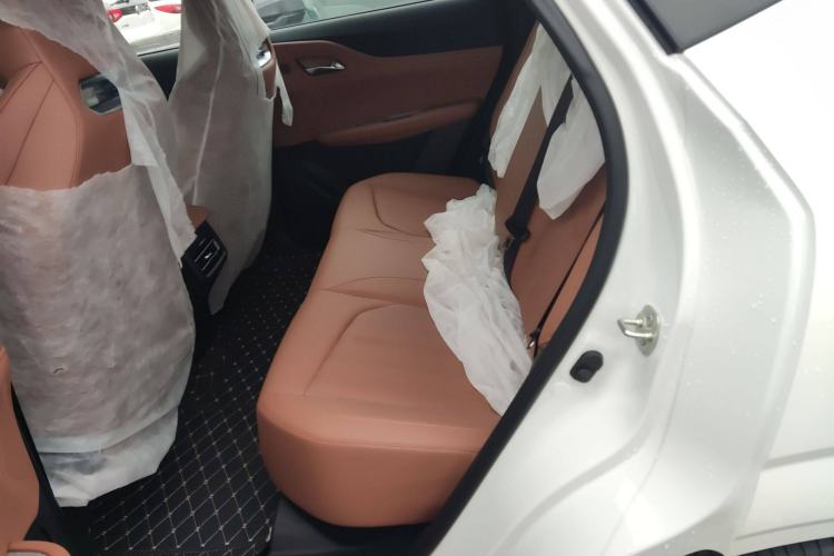 Used CHANGAN UNI-Z New Energy 2025 Model, Smart New Blue Whale 125km Battleship+ Version Interior 4