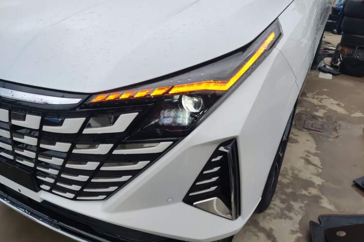 Used CHANGAN UNI-Z New Energy 2025 Model, Smart New Blue Whale 125km Battleship+ Version Left Front Headlight