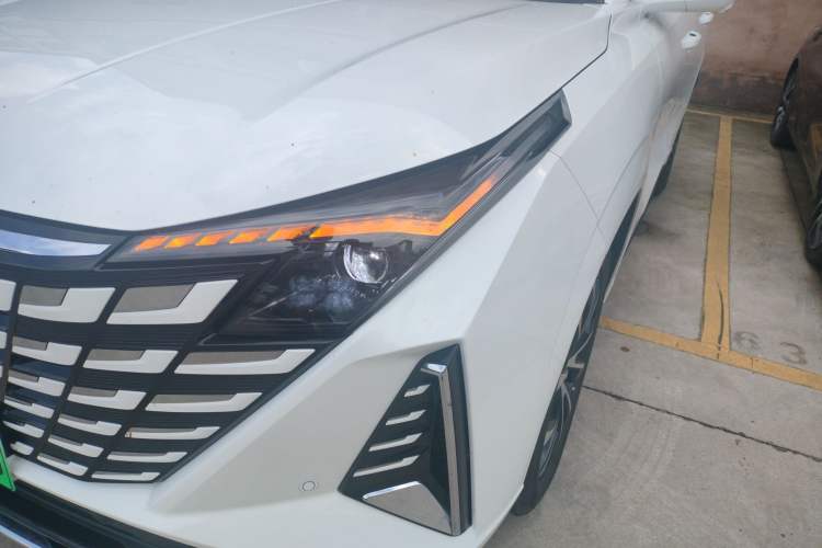 Used CHANGAN UNI-Z New Energy 2025 Smart New Blue Whale 125km Battleship Edition Left Front Headlight