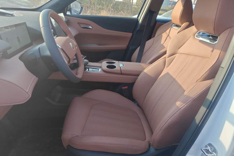 Used CHANGAN UNI-Z New Energy 2025 Model, Smart New Blue Whale 125km Battleship+ Version Left Front Seat