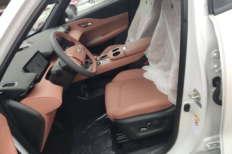 Used CHANGAN UNI-Z New Energy 2025 Model, Smart New Blue Whale 125km Battleship+ Version Left Front Seat