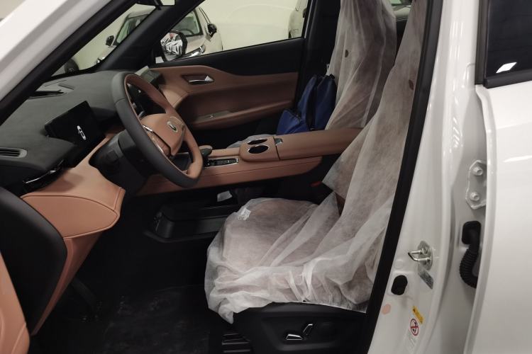 Used CHANGAN UNI-Z New Energy 2025 Model, Smart New Blue Whale 125km Battleship+ Version Left Front Seat