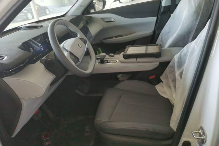 Used CHANGAN UNI-Z New Energy 2025 Model, Smart New Blue Whale 125km Battleship+ Version Left Front Seat