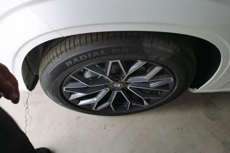 Used CHANGAN UNI-Z New Energy 2025 Model, Smart New Blue Whale 125km Battleship+ Version Left Front Wheel Hub