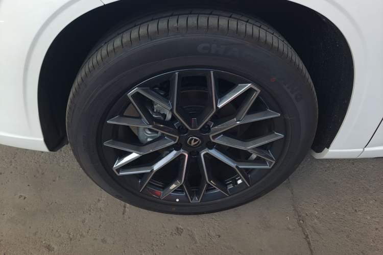 Used CHANGAN UNI-Z New Energy 2025 Model, Smart New Blue Whale 125km Battleship+ Version Left Front Wheel Hub