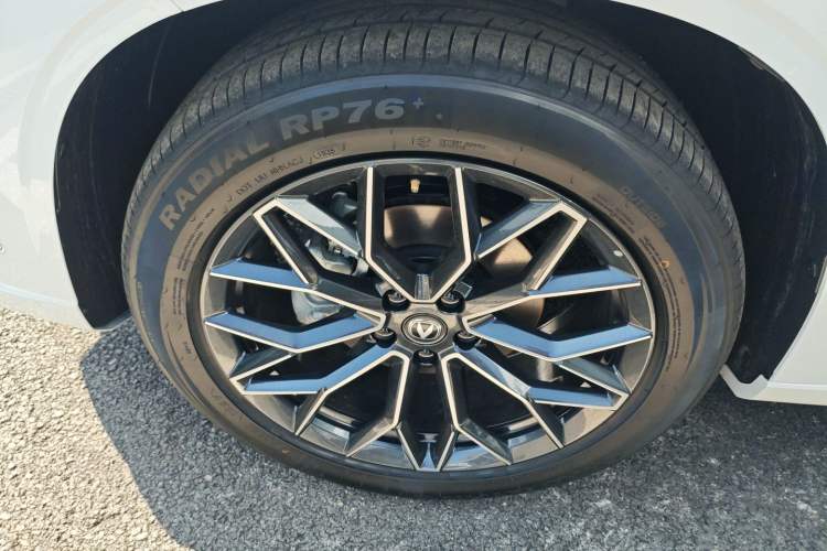 Used CHANGAN UNI-Z New Energy 2025 Model, Smart New Blue Whale 125km Ultra-Strong Version Left Front Wheel Hub