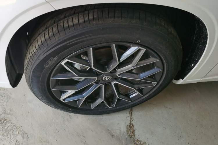 Used CHANGAN UNI-Z New Energy 2025 Model, Smart New Blue Whale 125km Battleship+ Version Left Front Wheel Hub
