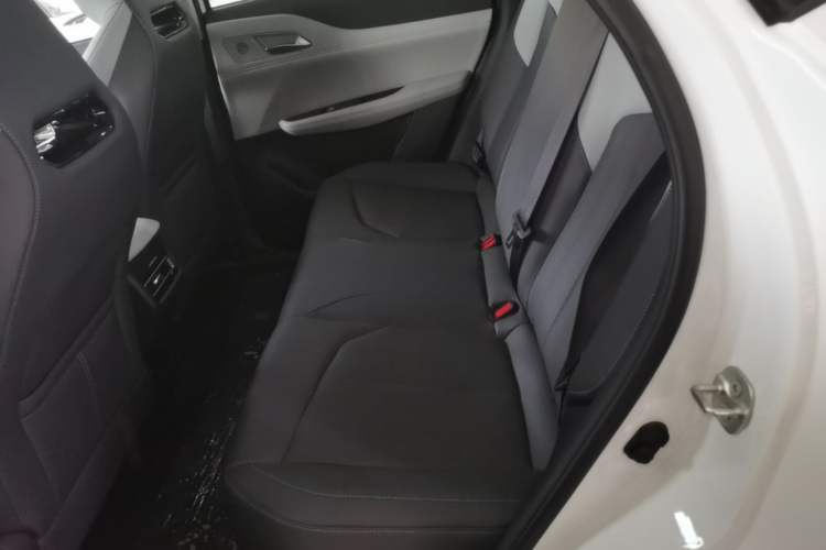 Used CHANGAN UNI-Z New Energy 2025 Model, Smart New Blue Whale 125km Battleship+ Version Left Rear Seat