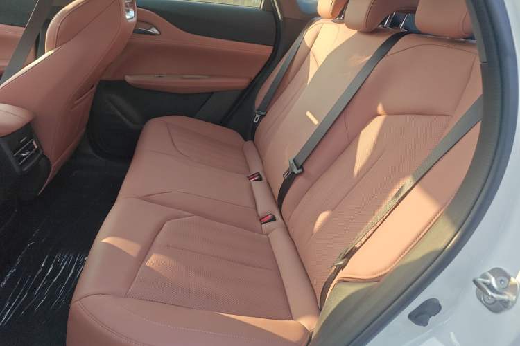 Used CHANGAN UNI-Z New Energy 2025 Model, Smart New Blue Whale 125km Battleship+ Version Left Rear Seat
