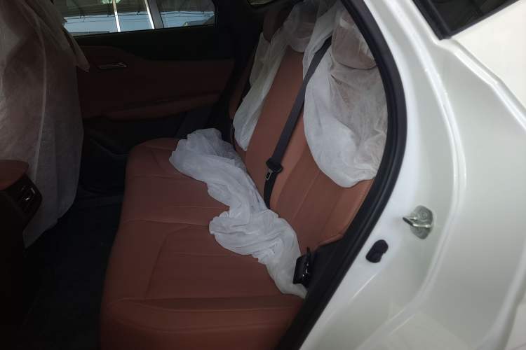 Used CHANGAN UNI-Z New Energy 2025 Model, Smart New Blue Whale 125km Battleship+ Version Left Rear Seat
