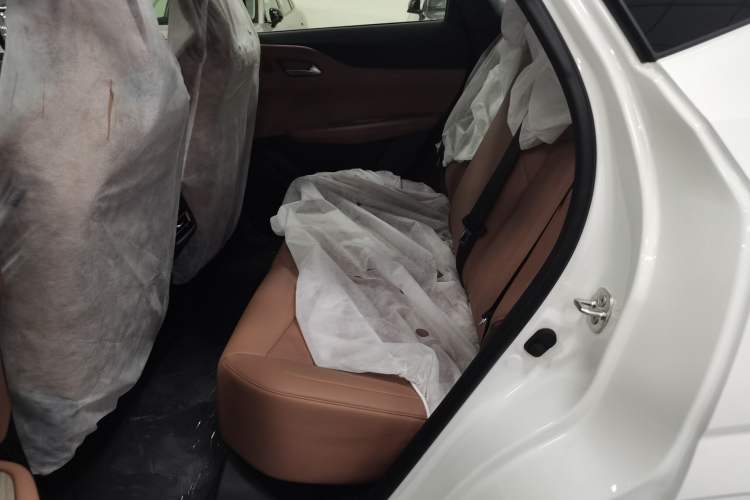 Used CHANGAN UNI-Z New Energy 2025 Model, Smart New Blue Whale 125km Battleship+ Version Left Rear Seat