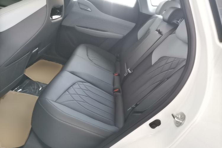 Used CHANGAN UNI-Z New Energy 2025 Smart New Blue Whale 125km Battleship Edition Left Rear Seat