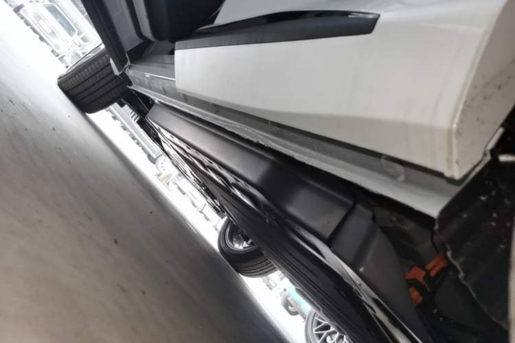 Used CHANGAN UNI-Z New Energy 2025 Model, Smart New Blue Whale 125km Battleship+ Version Left Side Sill