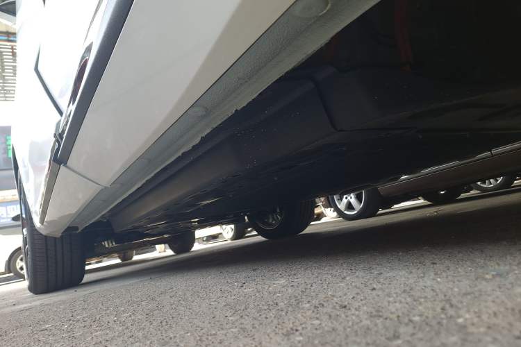 Used CHANGAN UNI-Z New Energy 2025 Model, Smart New Blue Whale 125km Battleship+ Version Left Side Sill