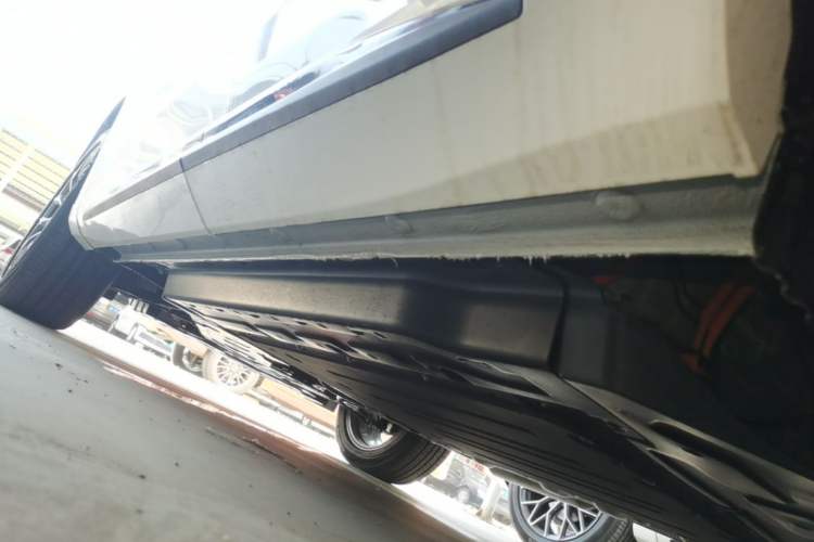 Used CHANGAN UNI-Z New Energy 2025 Model, Smart New Blue Whale 125km Battleship+ Version Left Side Sill