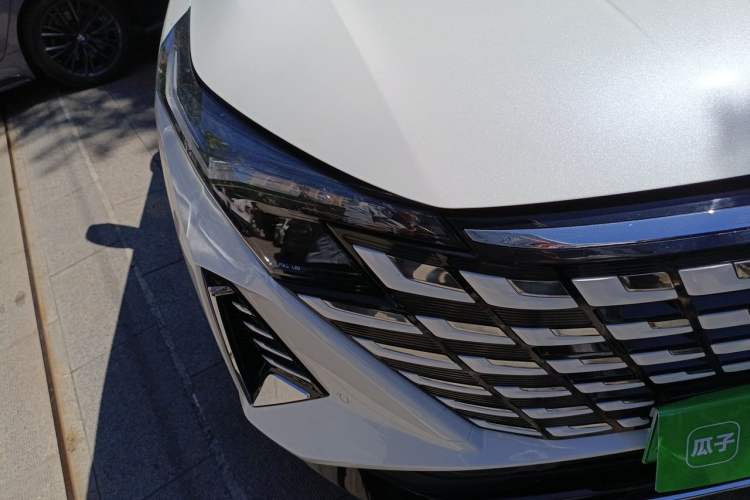 Used CHANGAN UNI-Z New Energy 2025 Model, Smart New Blue Whale 125km Ultra-Strong Version Right Front Headlight