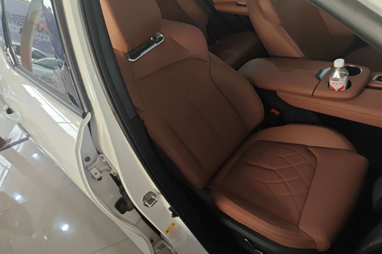 Used CHANGAN UNI-Z New Energy 2025 Model, Smart New Blue Whale 125km Battleship+ Version Right Front Seat