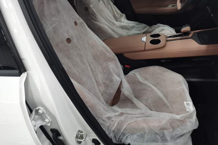 Used CHANGAN UNI-Z New Energy 2025 Model, Smart New Blue Whale 125km Battleship+ Version Right Front Seat