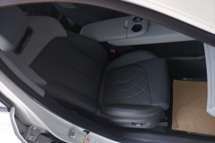 Used CHANGAN UNI-Z New Energy 2025 Smart New Blue Whale 125km Battleship Edition Right Front Seat