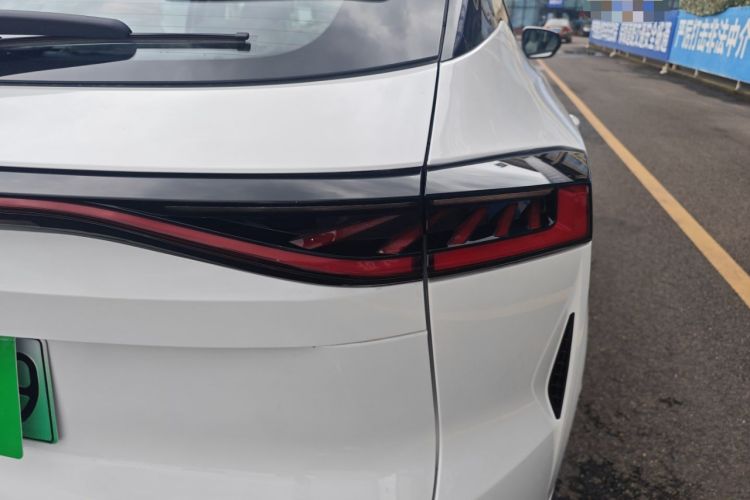 Used CHANGAN UNI-Z New Energy 2025 Smart New Blue Whale 125km Battleship Edition Right Rear Taillight