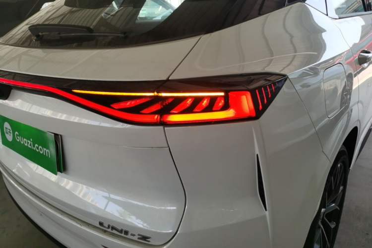 Used CHANGAN UNI-Z New Energy 2025 Model, Smart New Blue Whale 125km Battleship+ Version Right Rear Taillight