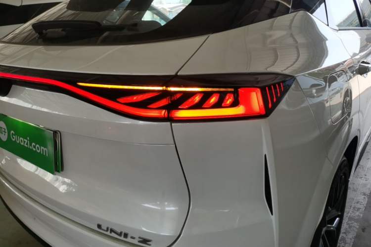 Used CHANGAN UNI-Z New Energy 2025 Model, Smart New Blue Whale 125km Battleship+ Version Right Rear Taillight