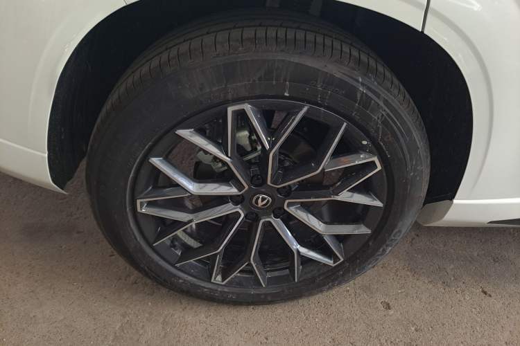 Used CHANGAN UNI-Z New Energy 2025 Model, Smart New Blue Whale 125km Battleship+ Version Right Rear Wheel Hub